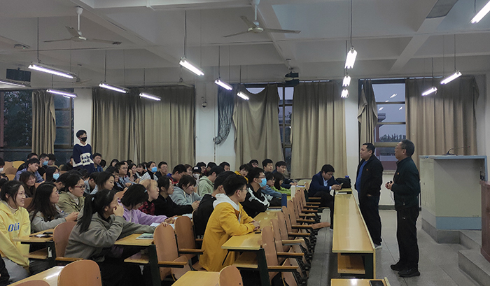 黑丝av
遥感科学与技术系党支部举办党史学习教育思政小课堂4.jpg