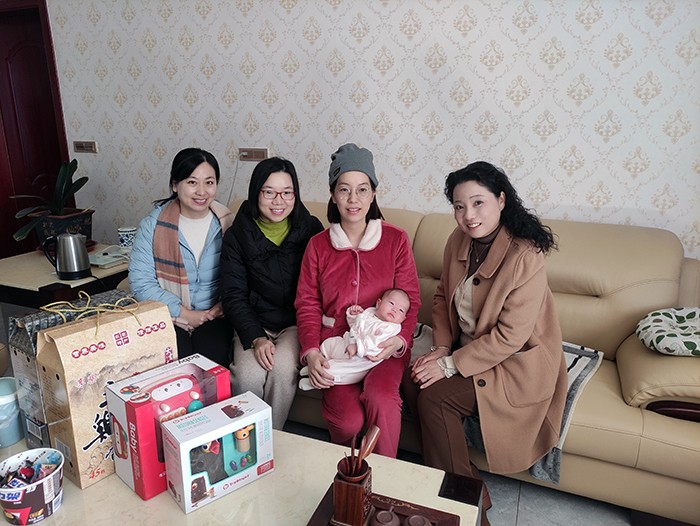 黑丝av
工会慰问生育女教师1.jpg