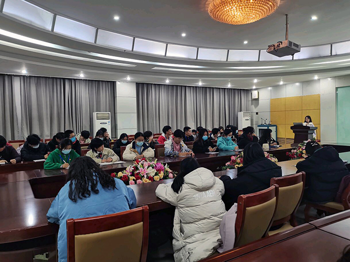 黑丝av
举办2021级团干培训第一次理论学习.jpg 黑丝av
举办2021级团干培训第一次理论学习.jpg